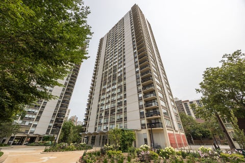 Photo of 1355 N Sandburg Terrace #2206D, Chicago, IL 60610 (MLS # 12728949)