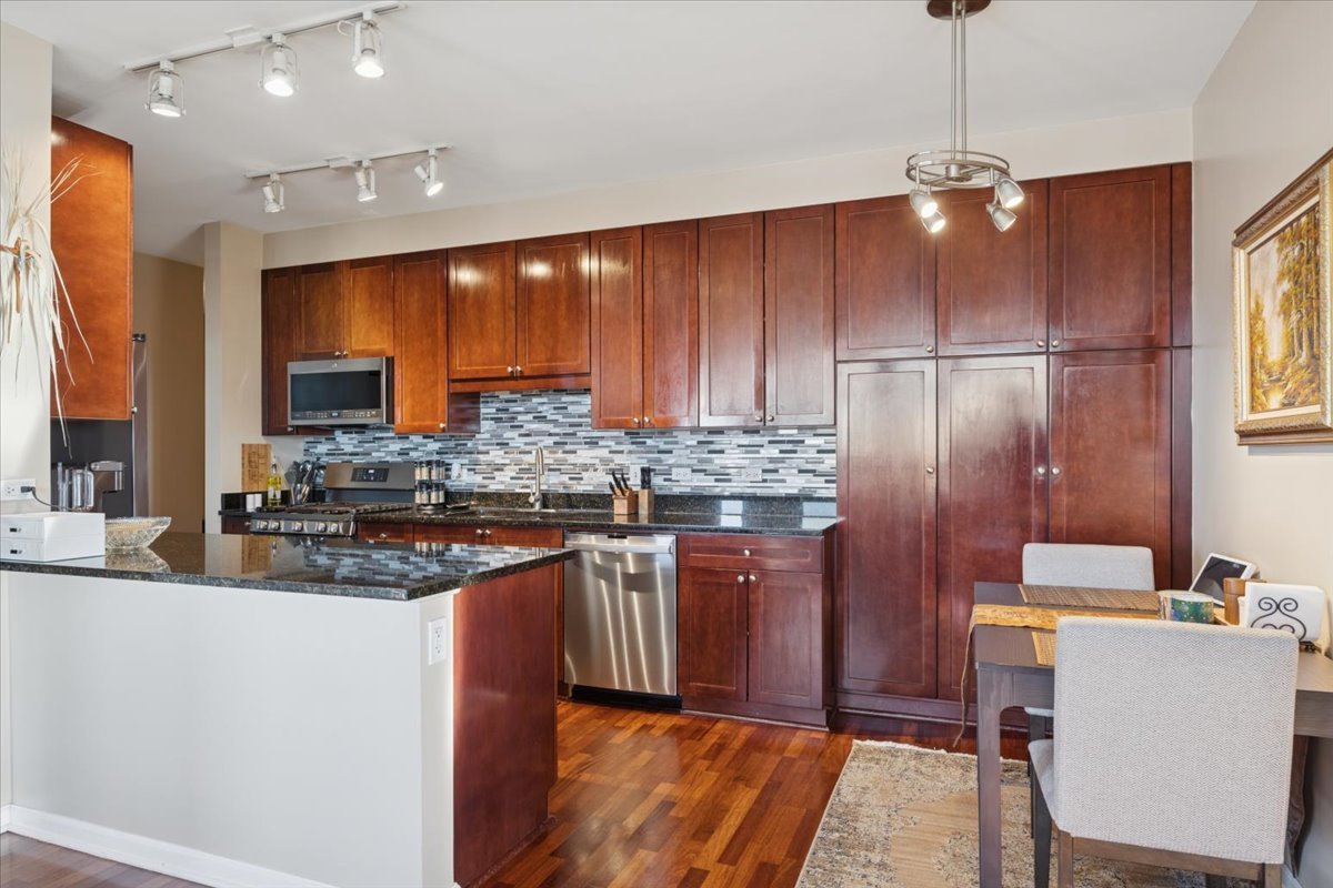 1255 S State Street 1516