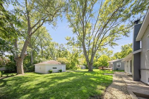 Tiny photo for 22W633 Burr Oak Drive, Glen Ellyn, IL 60137 (MLS # 12532901)