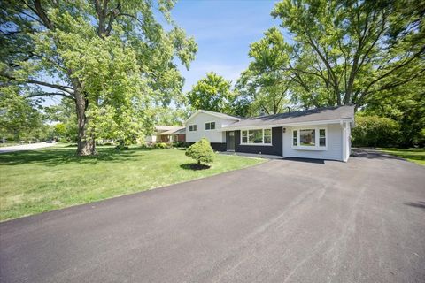 Tiny photo for 22W633 Burr Oak Drive, Glen Ellyn, IL 60137 (MLS # 12532901)