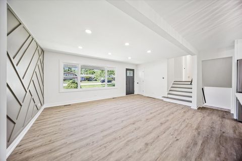 Tiny photo for 22W633 Burr Oak Drive, Glen Ellyn, IL 60137 (MLS # 12532901)