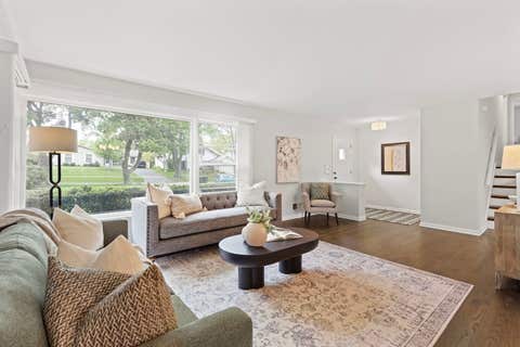 Tiny photo for 221 W Sheridan Place, Lake Bluff, IL 60044 (MLS # 12648798)