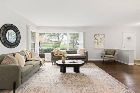 Tiny photo for 221 W Sheridan Place, Lake Bluff, IL 60044 (MLS # 12648798)