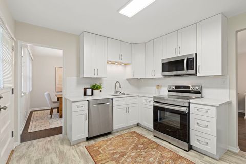 Tiny photo for 221 W Sheridan Place, Lake Bluff, IL 60044 (MLS # 12648798)