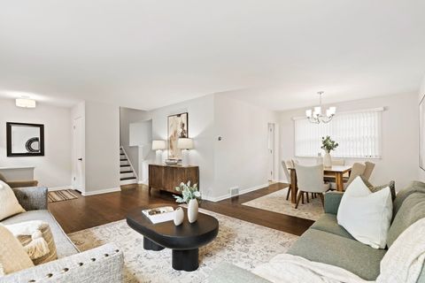 Tiny photo for 221 W Sheridan Place, Lake Bluff, IL 60044 (MLS # 12648798)