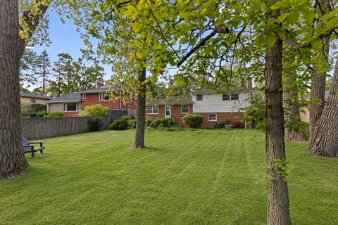 Tiny photo for 221 W Sheridan Place, Lake Bluff, IL 60044 (MLS # 12648798)