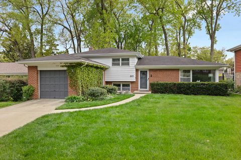 Photo of 221 W Sheridan Place, Lake Bluff, IL 60044 (MLS # 12648798)