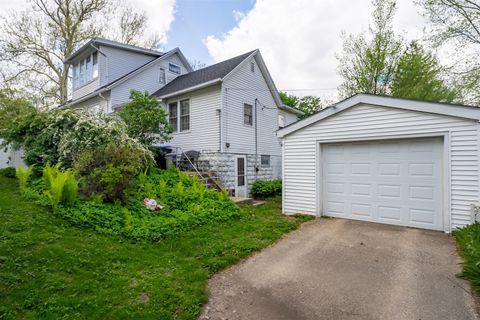 Tiny photo for 403 W Kelsey Street, Bloomington, IL 61701 (MLS # 12630135)