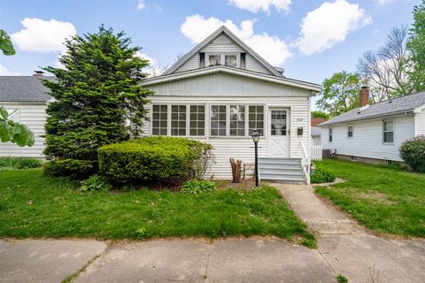 Tiny photo for 403 W Kelsey Street, Bloomington, IL 61701 (MLS # 12630135)