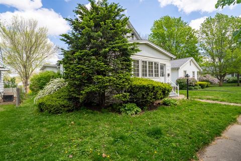 Tiny photo for 403 W Kelsey Street, Bloomington, IL 61701 (MLS # 12630135)