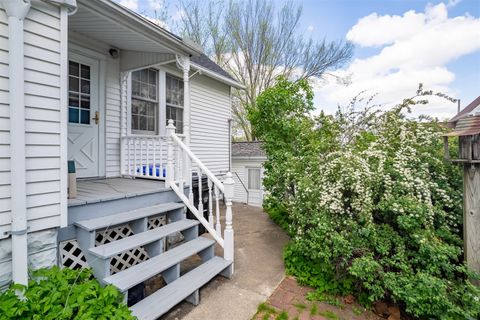 Tiny photo for 403 W Kelsey Street, Bloomington, IL 61701 (MLS # 12630135)