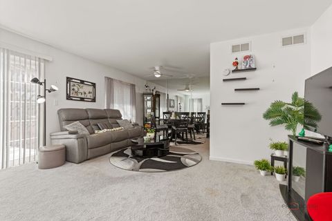 Tiny photo for 422 Sandhurst Lane, South Elgin, IL 60177 (MLS # 12589001)