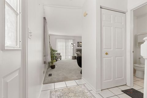 Tiny photo for 422 Sandhurst Lane, South Elgin, IL 60177 (MLS # 12589001)