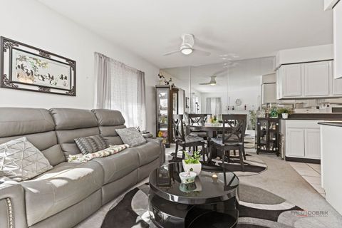 Tiny photo for 422 Sandhurst Lane, South Elgin, IL 60177 (MLS # 12589001)