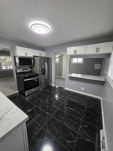 Tiny photo for 15603 Park Lane, South Holland, IL 60473 (MLS # 12614794)