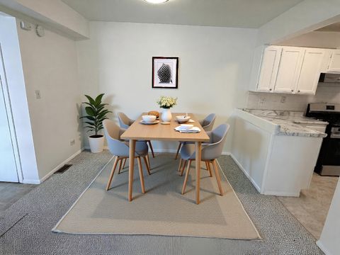 Tiny photo for 1769 Sessions Walk #C, Hoffman Estates, IL 60169 (MLS # 12551202)