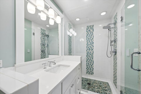 Tiny photo for 829 S Thurlow Street, Hinsdale, IL 60521 (MLS # 12697499)
