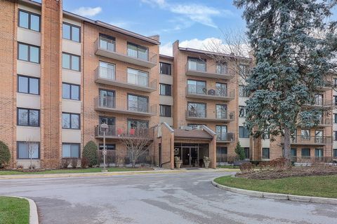 Photo of 601 Lake Hinsdale Drive #101, Willowbrook, IL 60527 (MLS # 12528170)