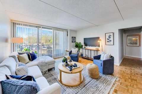 Tiny photo for 1625 SHERIDAN Road #213, Wilmette, IL 60091 (MLS # 12619373)
