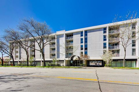 Tiny photo for 1625 SHERIDAN Road #213, Wilmette, IL 60091 (MLS # 12619373)