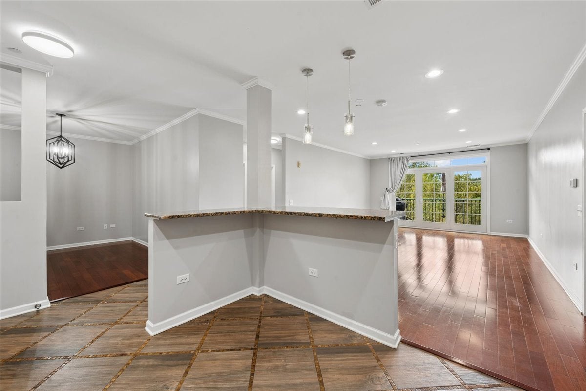 660 McHENRY Road 207