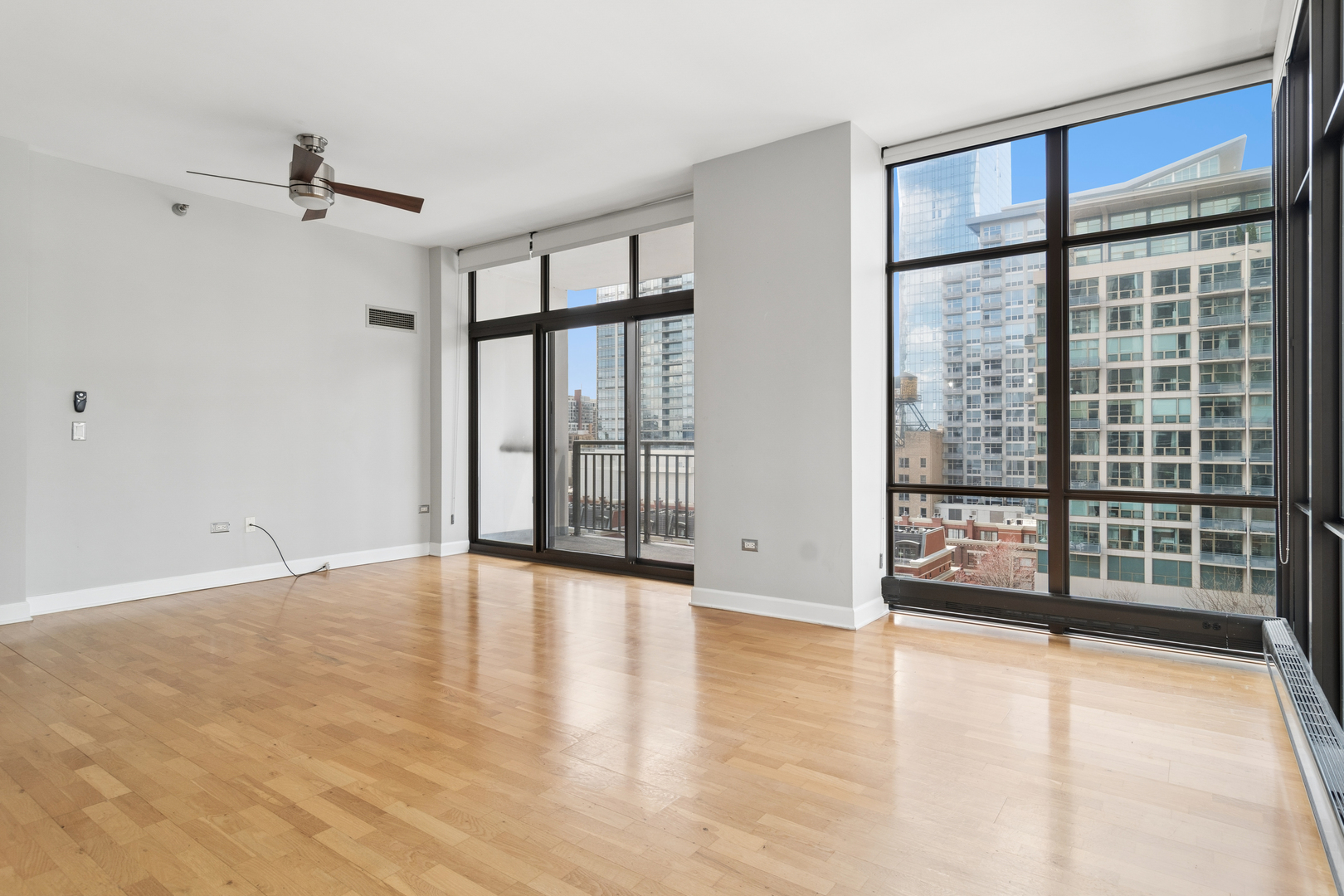 1322 S Prairie Avenue 913