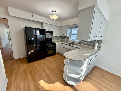 Tiny photo for 2723 W 98th Street, Evergreen Park, IL 60805 (MLS # 12498846)