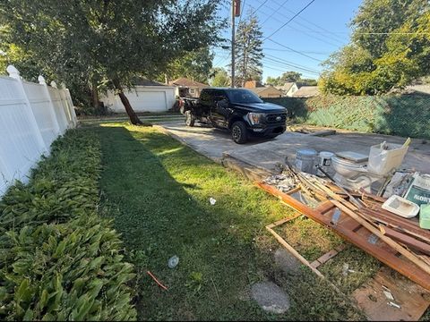 Tiny photo for 2723 W 98th Street, Evergreen Park, IL 60805 (MLS # 12498846)