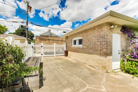 Tiny photo for 9100 Sheridan Avenue, Brookfield, IL 60513 (MLS # 12648518)
