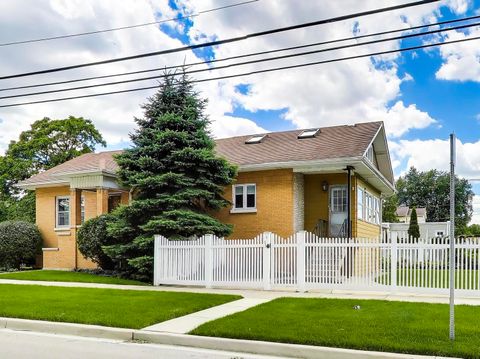 Tiny photo for 9100 Sheridan Avenue, Brookfield, IL 60513 (MLS # 12648518)