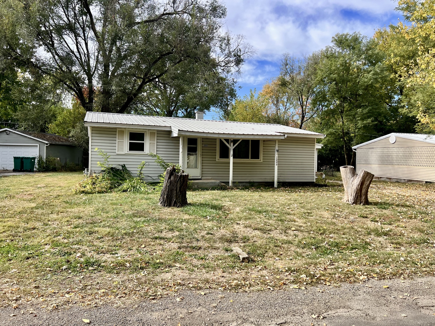 1006 S Pleasantview Drive