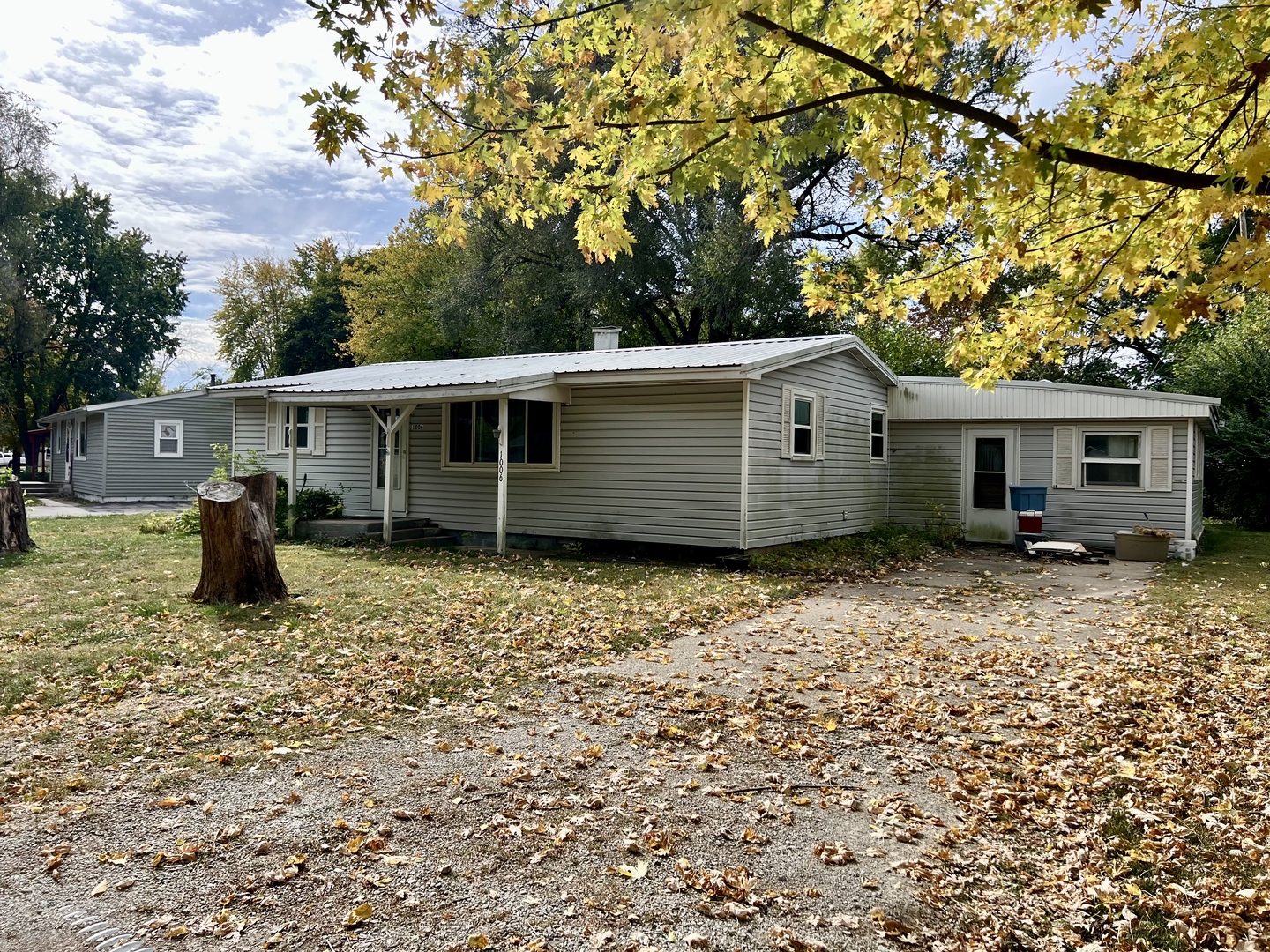 1006 S Pleasantview Drive