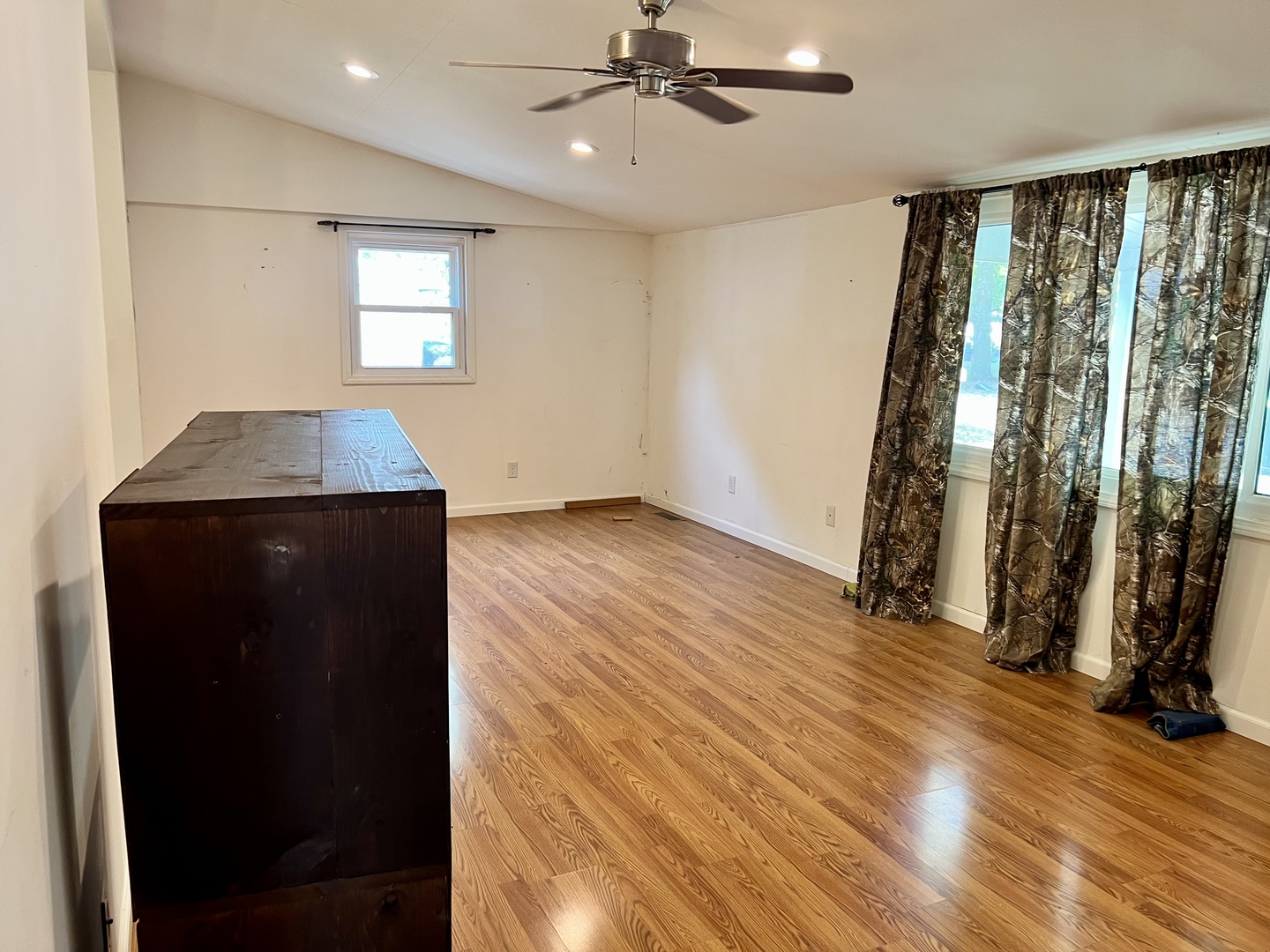 1006 S Pleasantview Drive