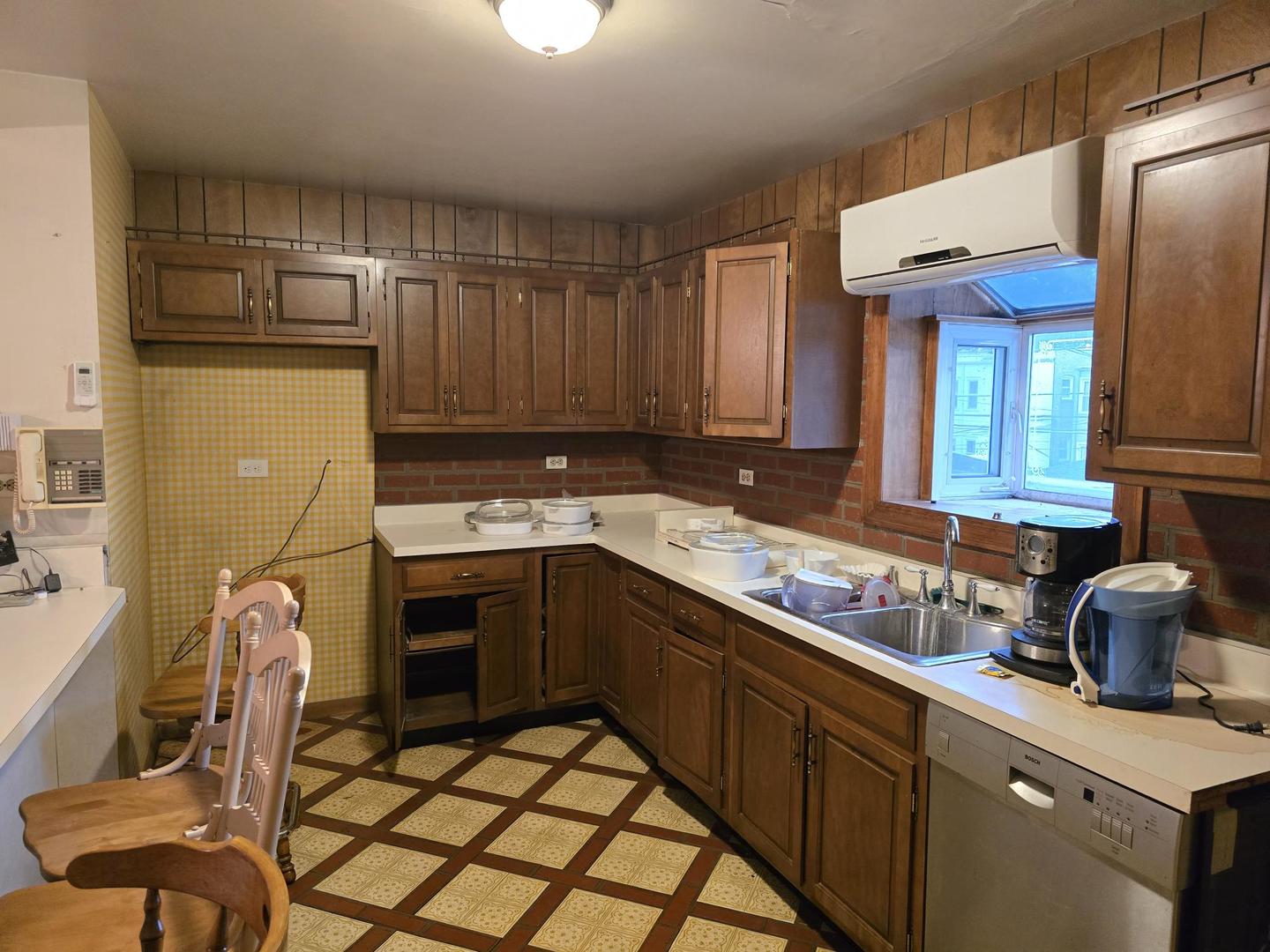 5638 N Western Avenue