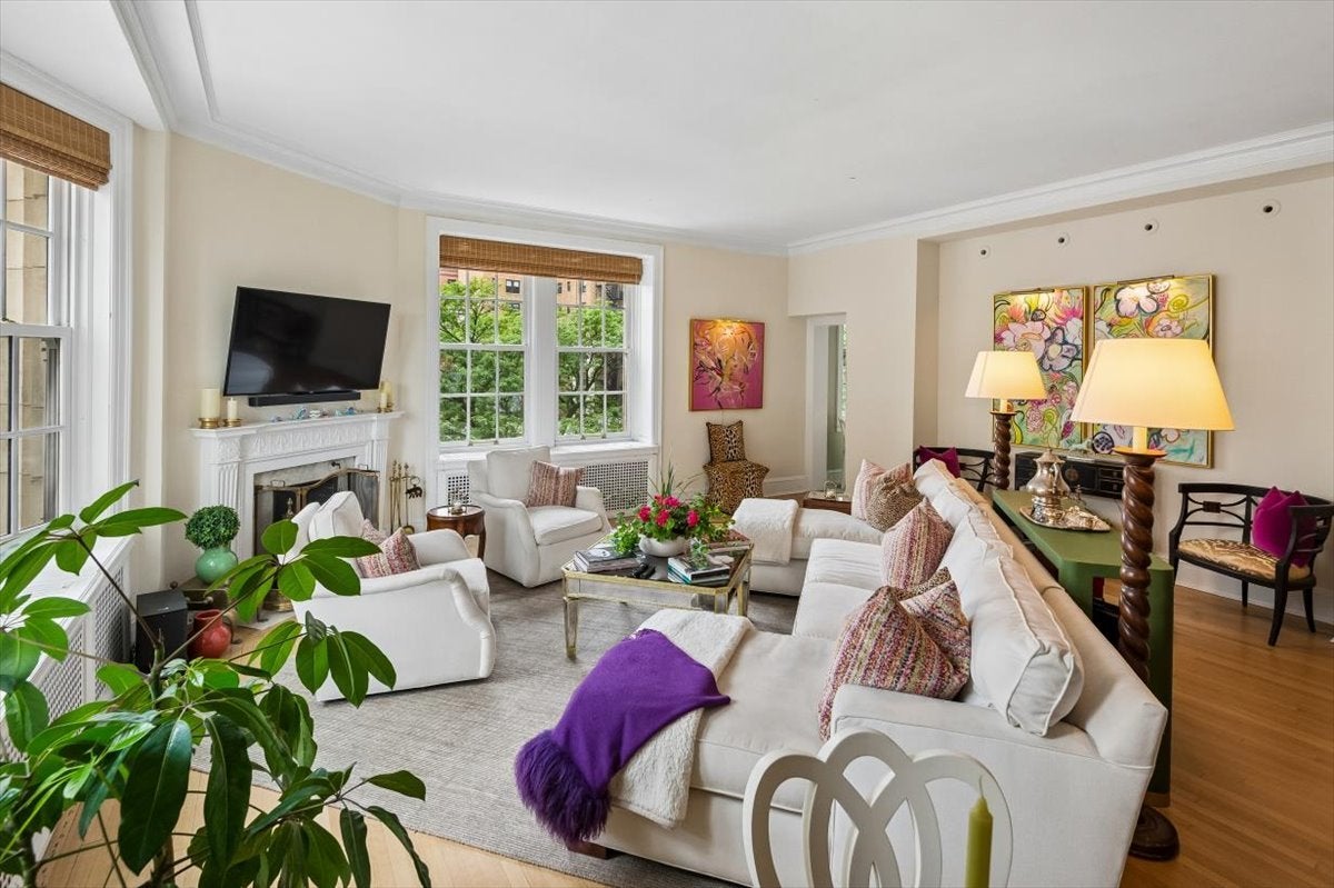 1200 N Lake Shore Drive 404