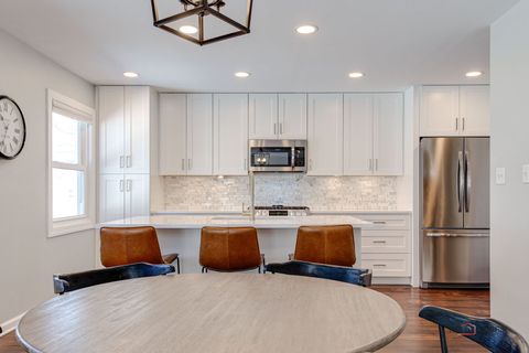 Tiny photo for 1011 N HADDOW Avenue, Arlington Heights, IL 60004 (MLS # 12624445)
