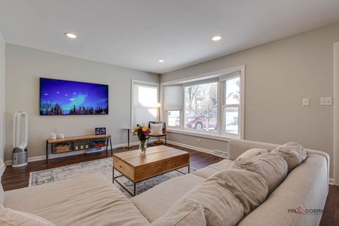 Tiny photo for 1011 N HADDOW Avenue, Arlington Heights, IL 60004 (MLS # 12624445)