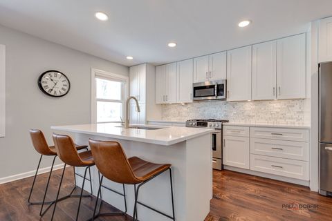 Tiny photo for 1011 N HADDOW Avenue, Arlington Heights, IL 60004 (MLS # 12624445)