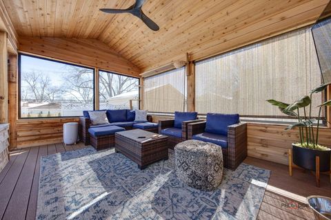 Tiny photo for 1011 N HADDOW Avenue, Arlington Heights, IL 60004 (MLS # 12624445)