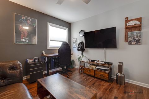 Tiny photo for 1011 N HADDOW Avenue, Arlington Heights, IL 60004 (MLS # 12624445)