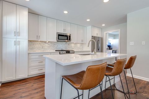 Tiny photo for 1011 N HADDOW Avenue, Arlington Heights, IL 60004 (MLS # 12624445)