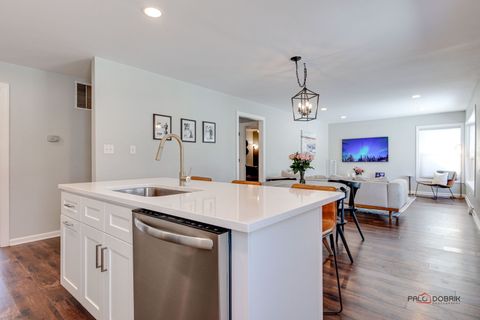 Tiny photo for 1011 N HADDOW Avenue, Arlington Heights, IL 60004 (MLS # 12624445)