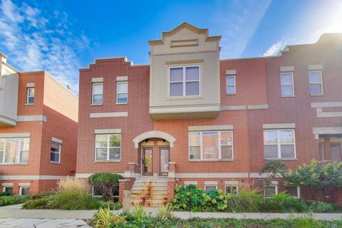 3645 W Cornelia Avenue A Chicago IL 60618