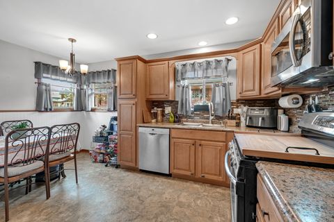 Tiny photo for 10445 S Avenue E Ave, Chicago, IL 60617 (MLS # 12629825)