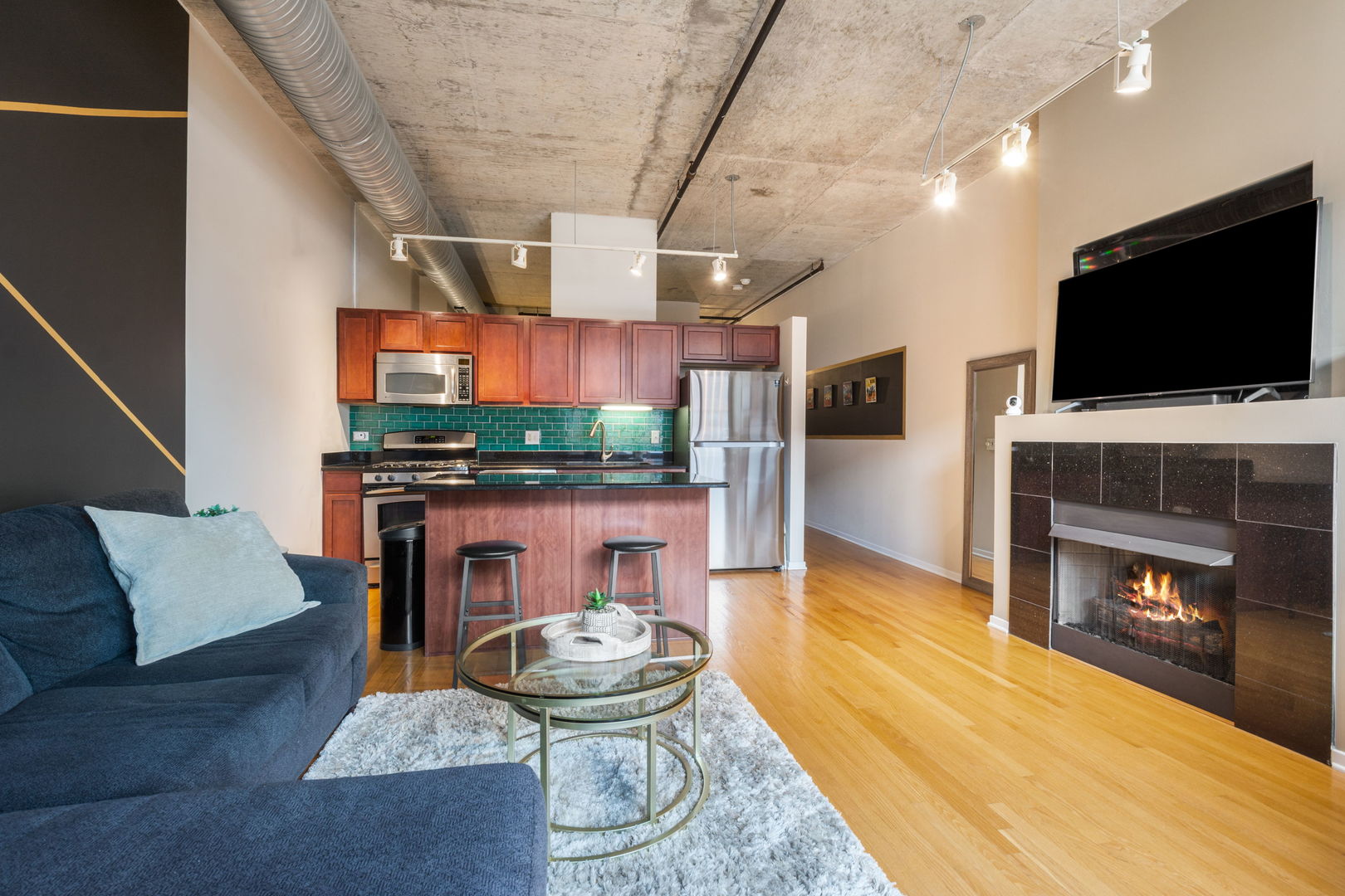 849 N FRANKLIN Street 515