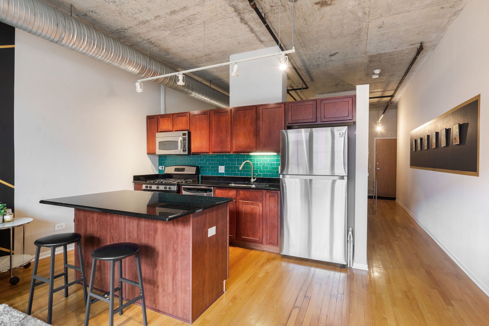 849 N FRANKLIN Street 515