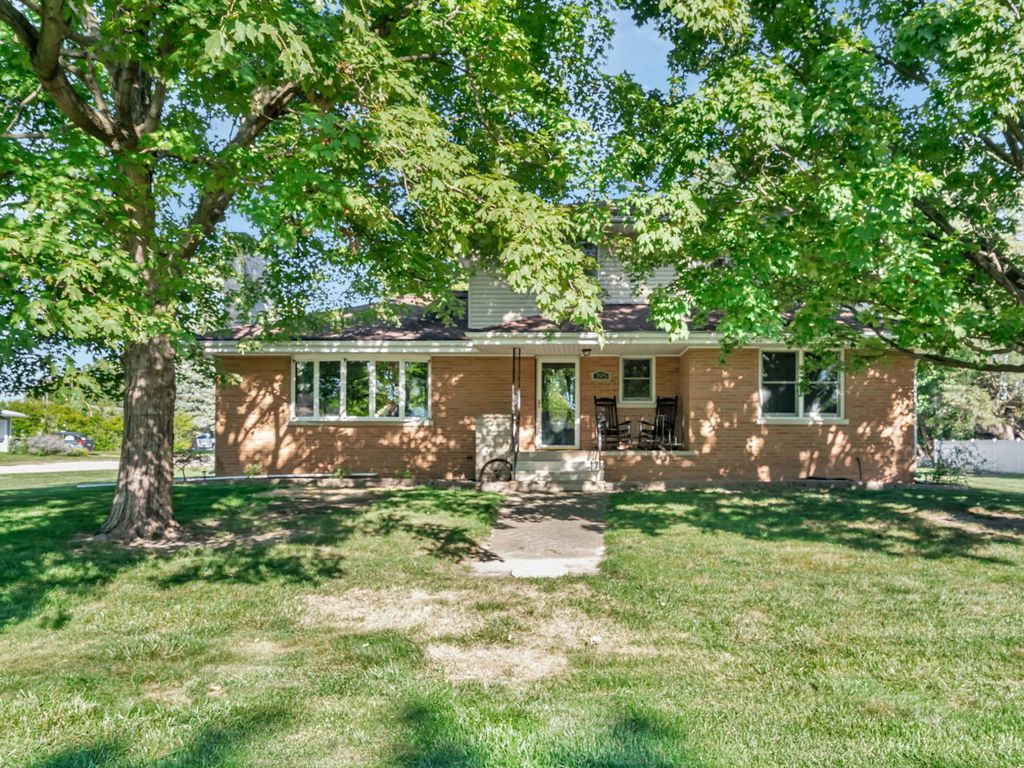 Photo for 395 N Kankakee Street, Coal City, IL 60416 (MLS # 12462005)