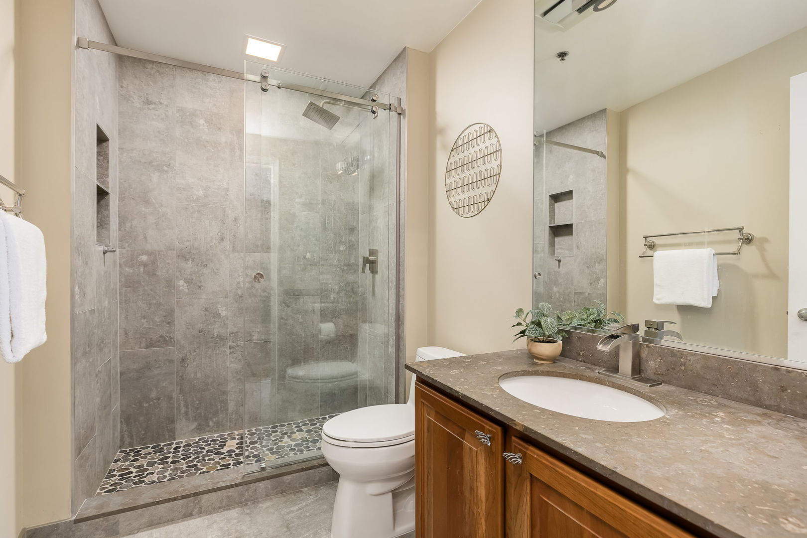 125 E 13th Street 808