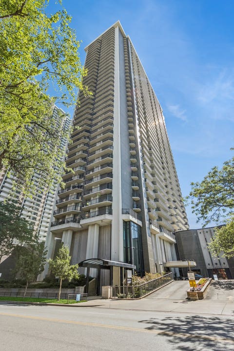 Photo of 6007 N Sheridan Road #9E, Chicago, IL 60660 (MLS # 12694261)