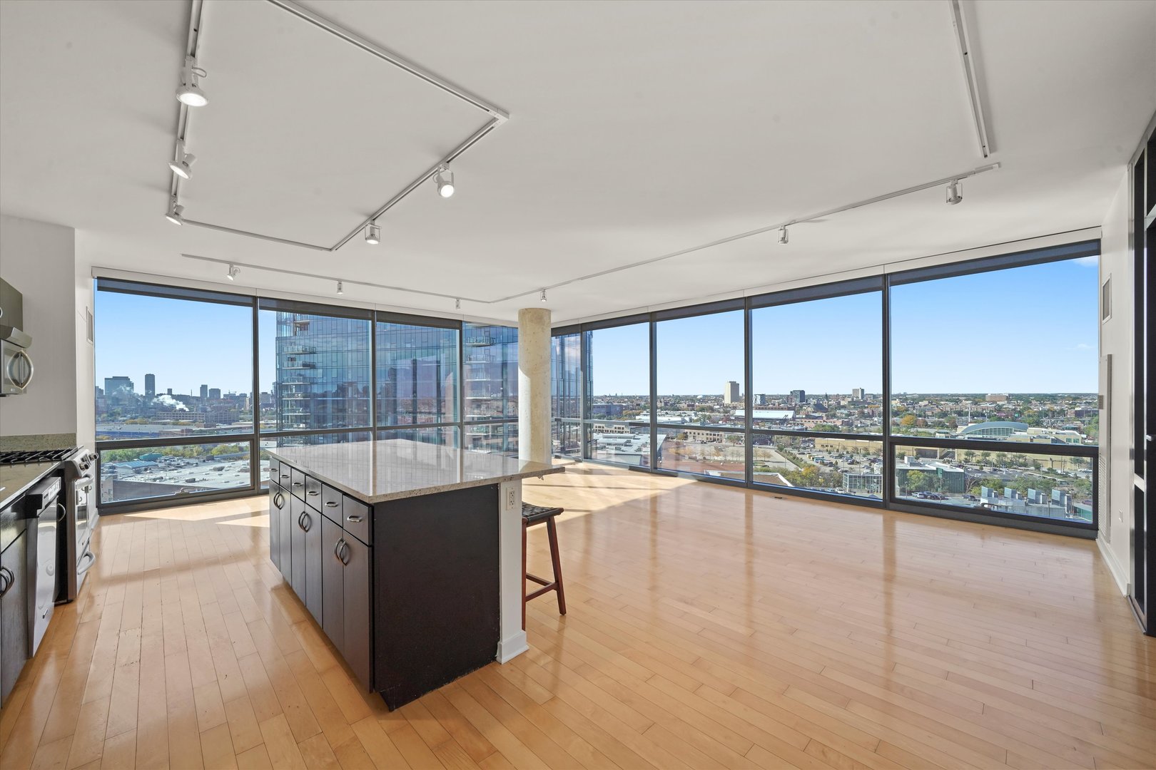 860 W Blackhawk Street 1502